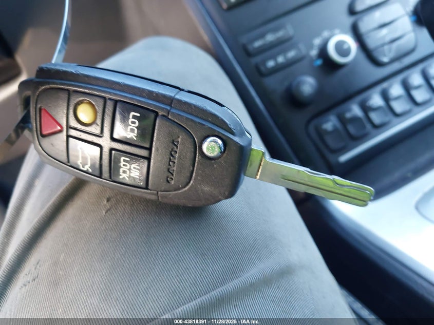 2013 Volvo Xc90 3.2 R-Design/3.2 R-Design Platinum/3.2 R-Design Premier Plus VIN: YV4952CTXD1655516 Lot: 43818391