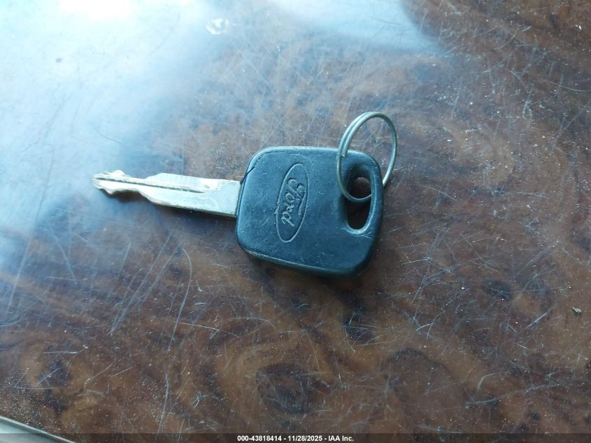 2000 Ford Excursion Limited VIN: 1FMNU43S5YED17880 Lot: 43818414