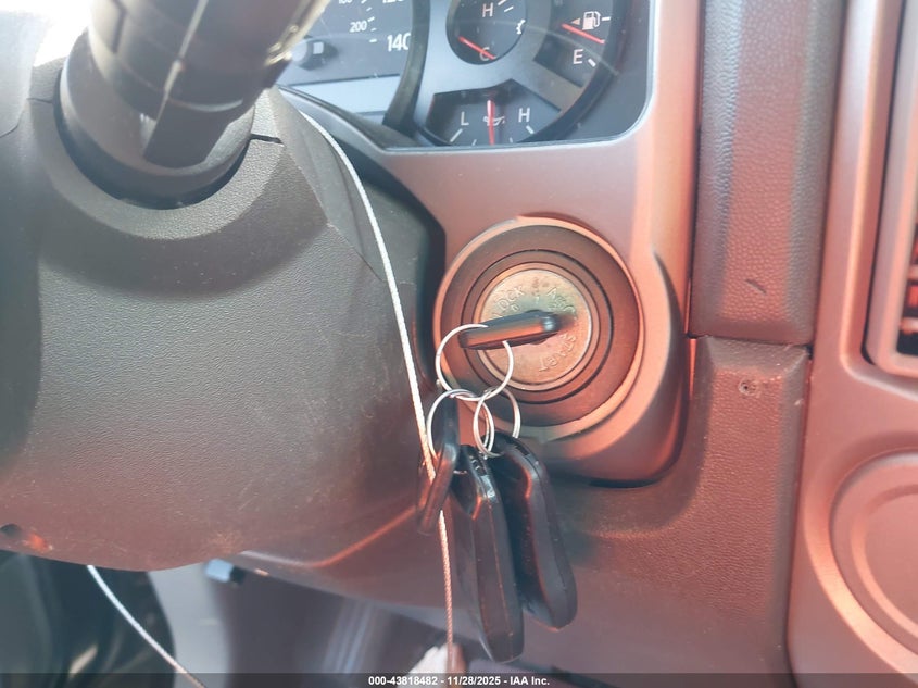 2005 Nissan Armada Le VIN: 5N1AA08A15N728740 Lot: 43818482