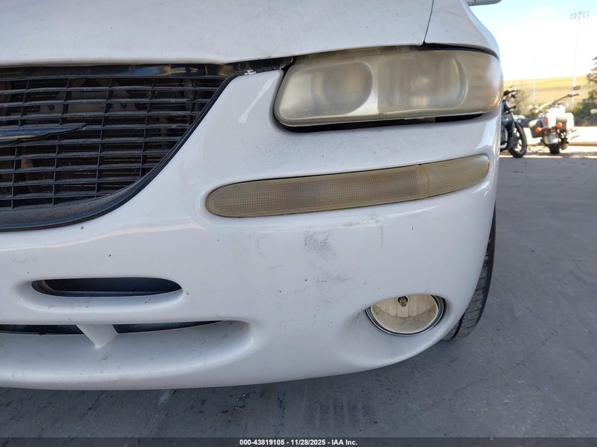 1999 Chrysler Town & Country Limited VIN: 1C4GP64L7XB570562 Lot: 43819105