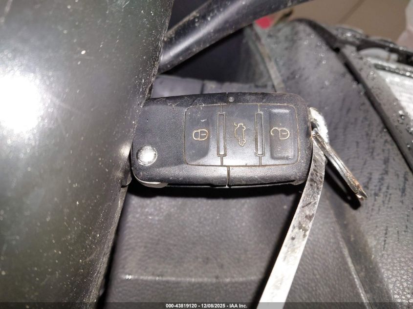 2007 Volkswagen Rabbit 2-Door VIN: WVWAR71K17W110730 Lot: 43819120