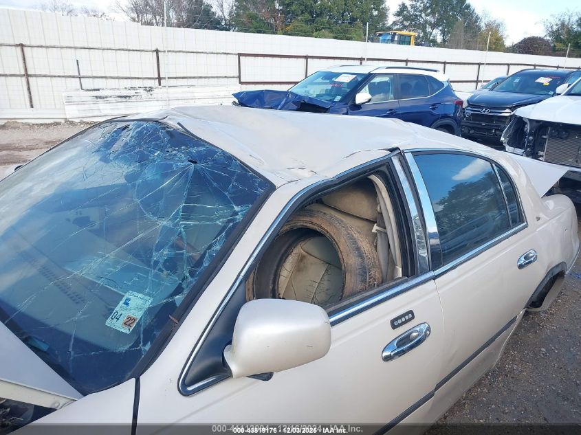 2002 Lincoln Town Car Cartier VIN: 1LNHM83W22Y671238 Lot: 43819176