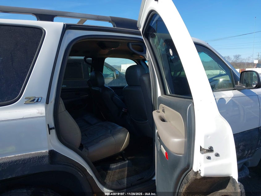 2002 Chevrolet Tahoe Z71 VIN: 1GNEK13ZX2R230442 Lot: 43819197