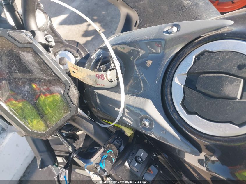 2024 Kawasaki Er650 P VIN: ML5EREP13RDAC0135 Lot: 43819203