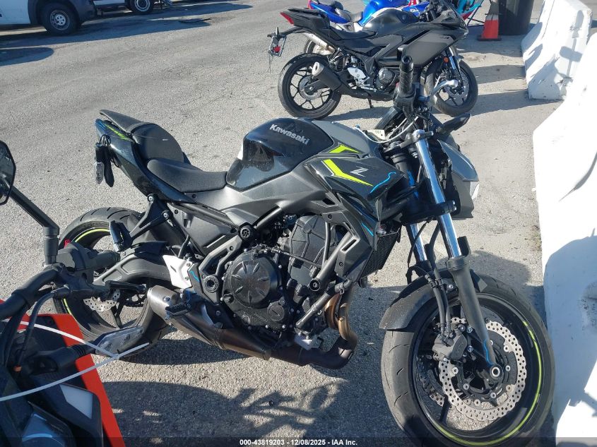 2024 Kawasaki Er650 P VIN: ML5EREP13RDAC0135 Lot: 43819203