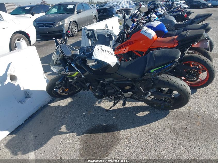 2024 Kawasaki Er650 P VIN: ML5EREP13RDAC0135 Lot: 43819203