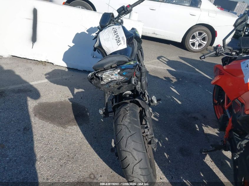 2024 Kawasaki Er650 P VIN: ML5EREP13RDAC0135 Lot: 43819203