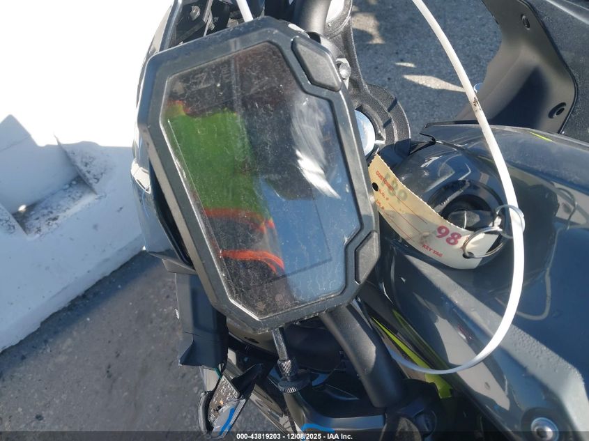 2024 Kawasaki Er650 P VIN: ML5EREP13RDAC0135 Lot: 43819203