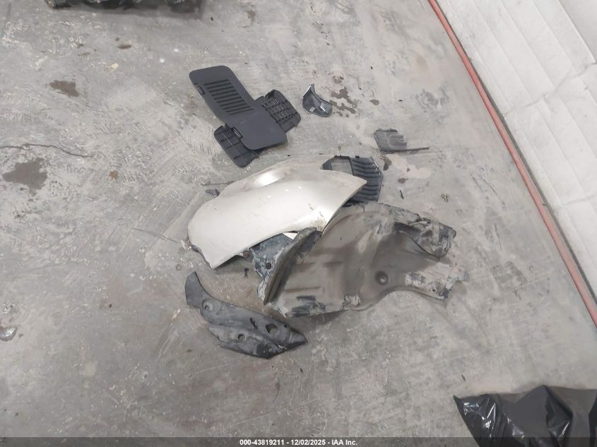 2007 Toyota Rav4 Base V6 VIN: JTMBK33V476025129 Lot: 43819211