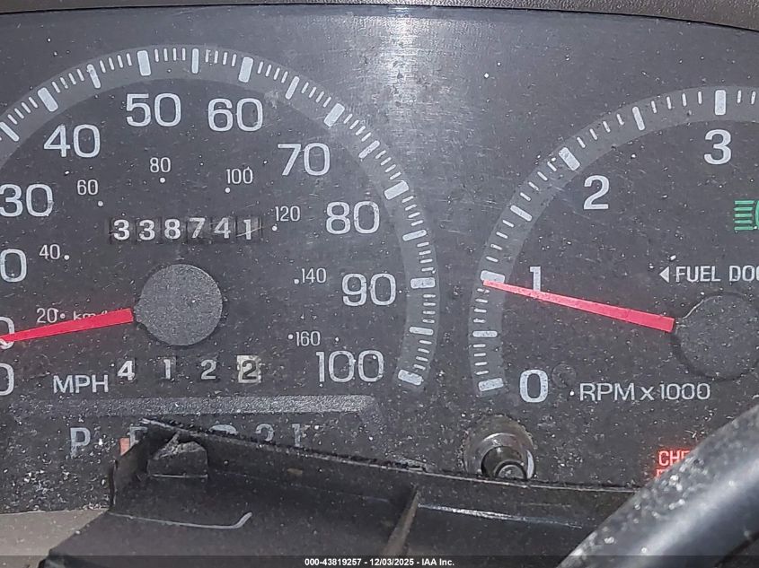 1998 Ford Expedition Eddie Bauer/Xlt VIN: 1FMRU17L5WLA42698 Lot: 43819257