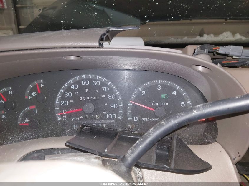 1998 Ford Expedition Eddie Bauer/Xlt VIN: 1FMRU17L5WLA42698 Lot: 43819257