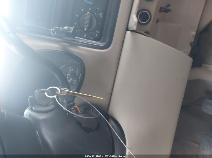 2001 Chevrolet Tahoe Ls VIN: 1GNEK13T01R150190 Lot: 43819268