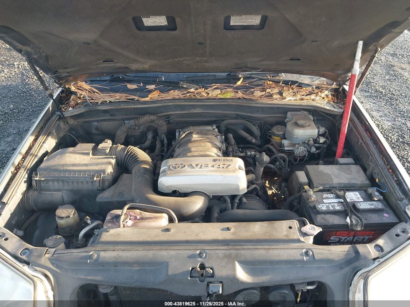 2004 Toyota 4Runner Limited V8 VIN: JTEBT17RX40030733 Lot: 43819625