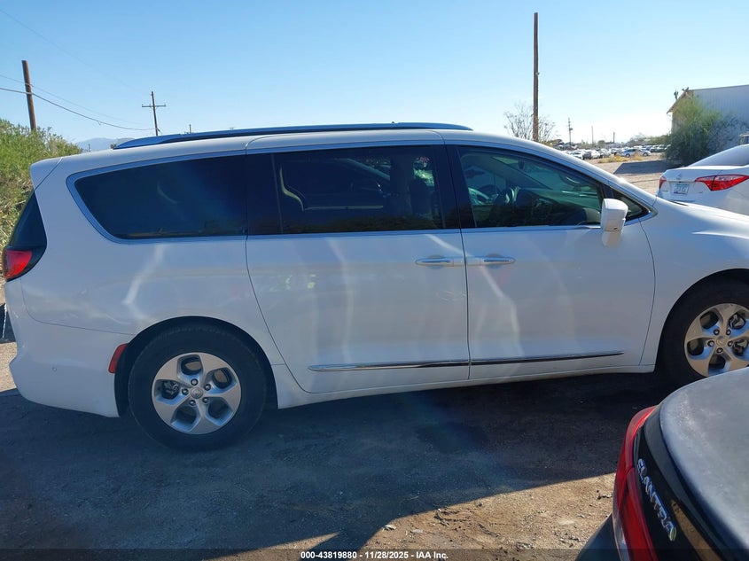 2017 Chrysler Pacifica Touring-L Plus VIN: 2C4RC1EG6HR752572 Lot: 43819880