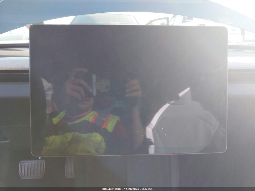 2024 Tesla Model 3 Long Range Dual Motor All-Wheel Drive/Rear-Wheel Drive VIN: 5YJ3E1EA2RF857585 Lot: 43819889