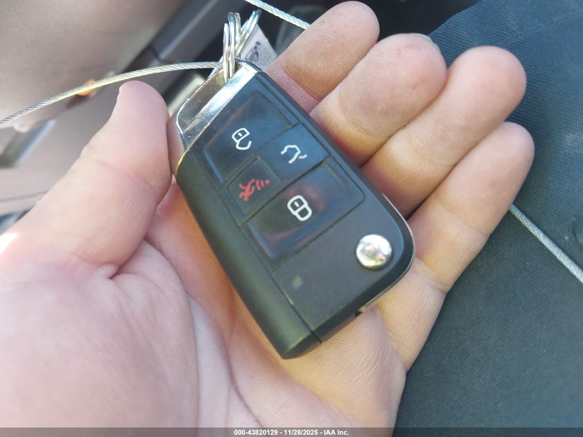 2017 Volkswagen Golf Gti Autobahn 4-Door/S 4-Door/Se 4-Door/Sport VIN: 3VW447AU7HM057091 Lot: 43820129