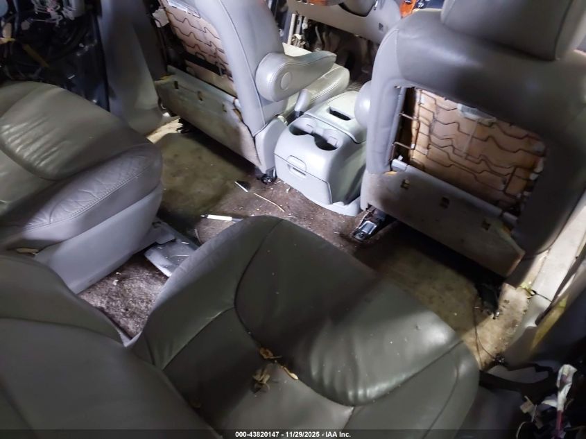 2008 Toyota Sienna Limited VIN: 5TDBK22C88S008992 Lot: 43820147