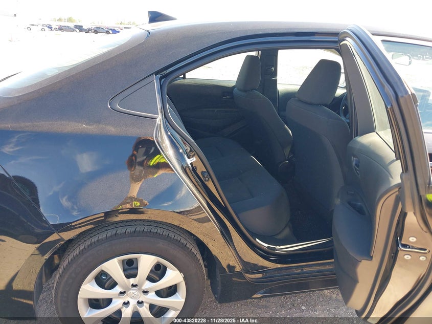 2025 Toyota Corolla Le VIN: 5YFB4MDE6SP334925 Lot: 43820228