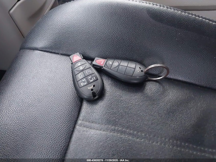 2014 Chrysler Town & Country Touring VIN: 2C4RC1BG8ER125128 Lot: 43820276