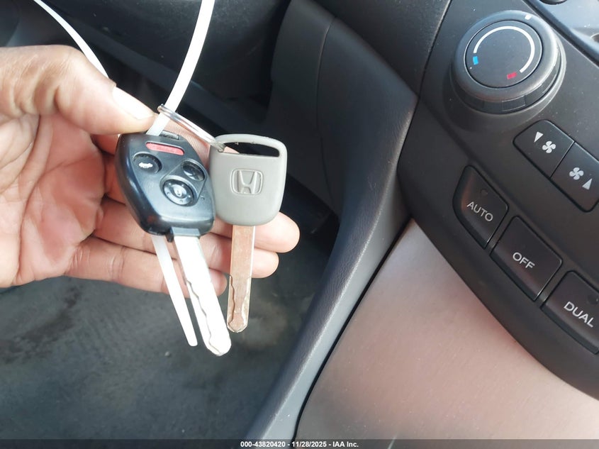 2004 Honda Accord 3.0 Ex VIN: 1HGCM66594A088605 Lot: 43820420