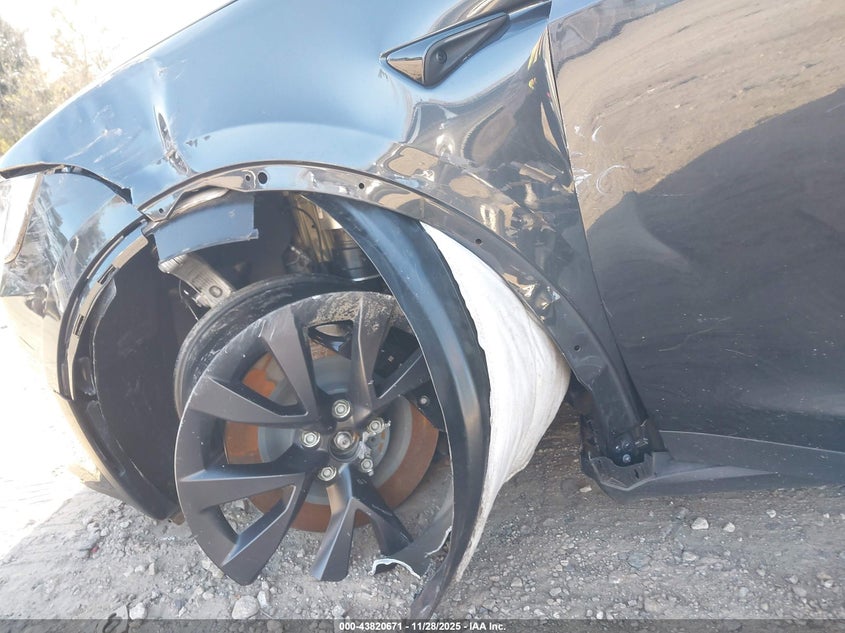 2024 Tesla Model X Long Range VIN: 7SAXCDE57RF459268 Lot: 43820671