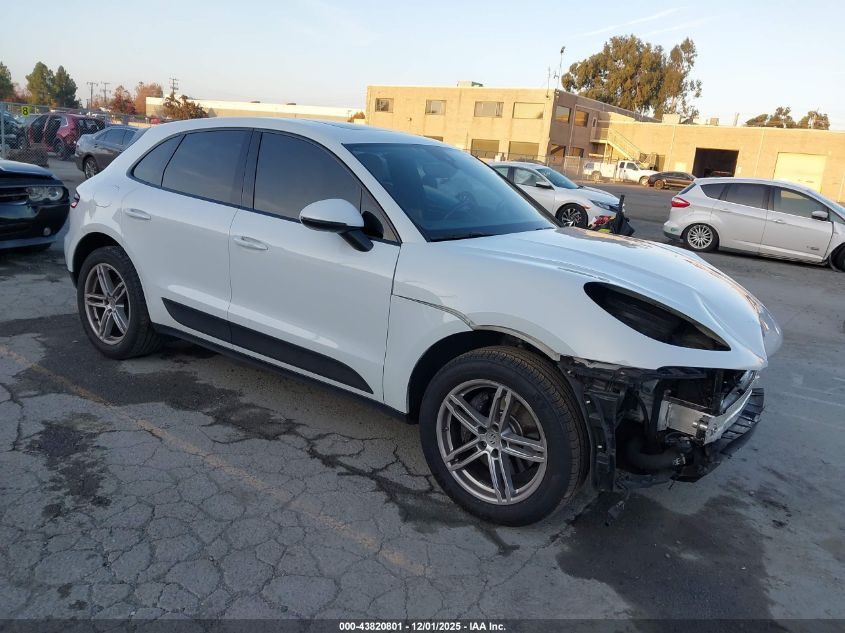 PORSCHE MACAN