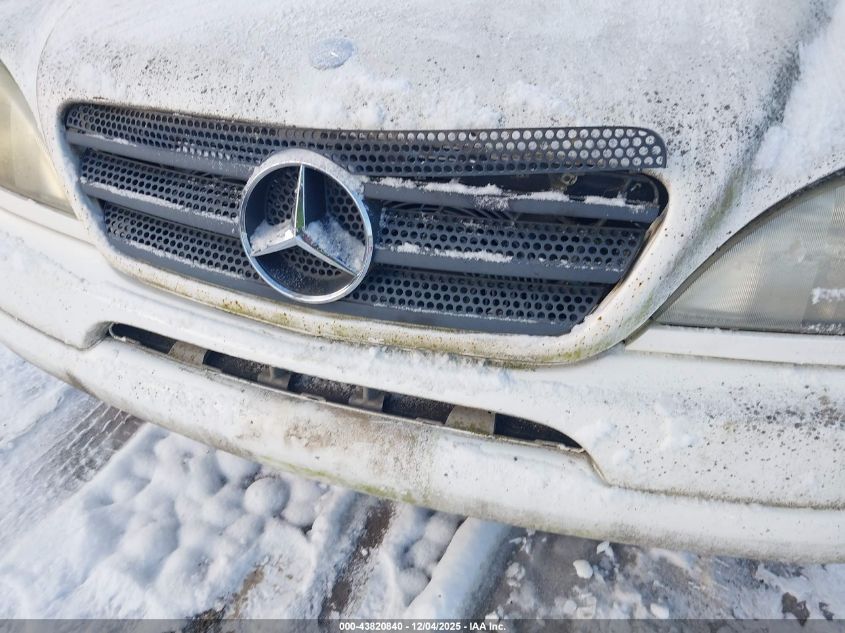 2000 Mercedes-Benz Ml 320 VIN: 4JGAB54E3YA145410 Lot: 43820840