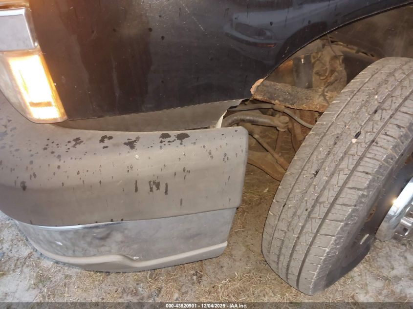 2004 Chevrolet Silverado 3500 Ls VIN: 1GCJC39U84E202015 Lot: 43820901