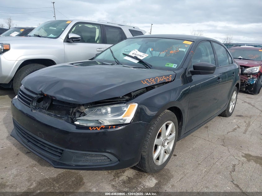 3VW2K7AJ4BM016735 2011 VOLKSWAGEN JETTA photo no. 2