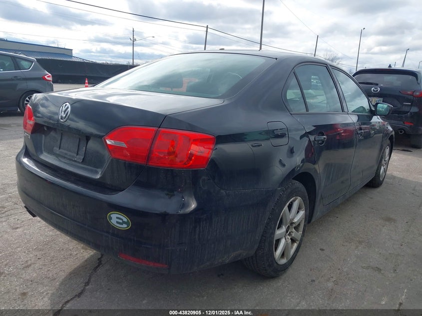 3VW2K7AJ4BM016735 2011 VOLKSWAGEN JETTA photo no. 4