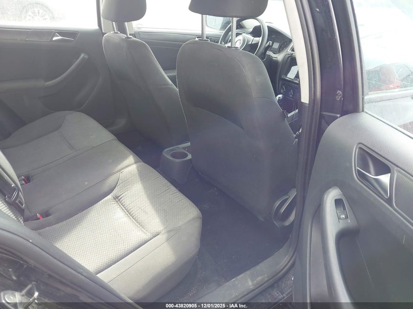 3VW2K7AJ4BM016735 2011 VOLKSWAGEN JETTA photo no. 8