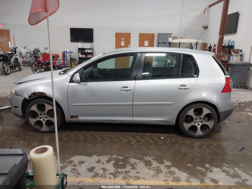 2006 Volkswagen Rabbit 4-Door VIN: WVWCR91K76W150989 Lot: 43821069