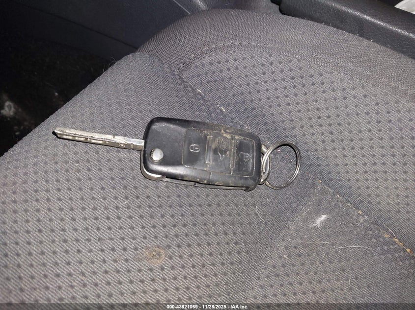 2006 Volkswagen Rabbit 4-Door VIN: WVWCR91K76W150989 Lot: 43821069