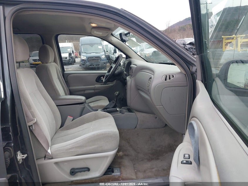 1GNDT13SX52360522 2005 CHEVROLET TRAILBLAZER photo no. 5
