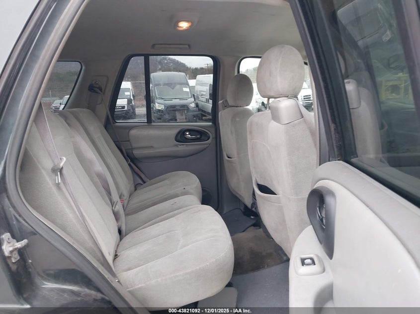 1GNDT13SX52360522 2005 CHEVROLET TRAILBLAZER photo no. 8