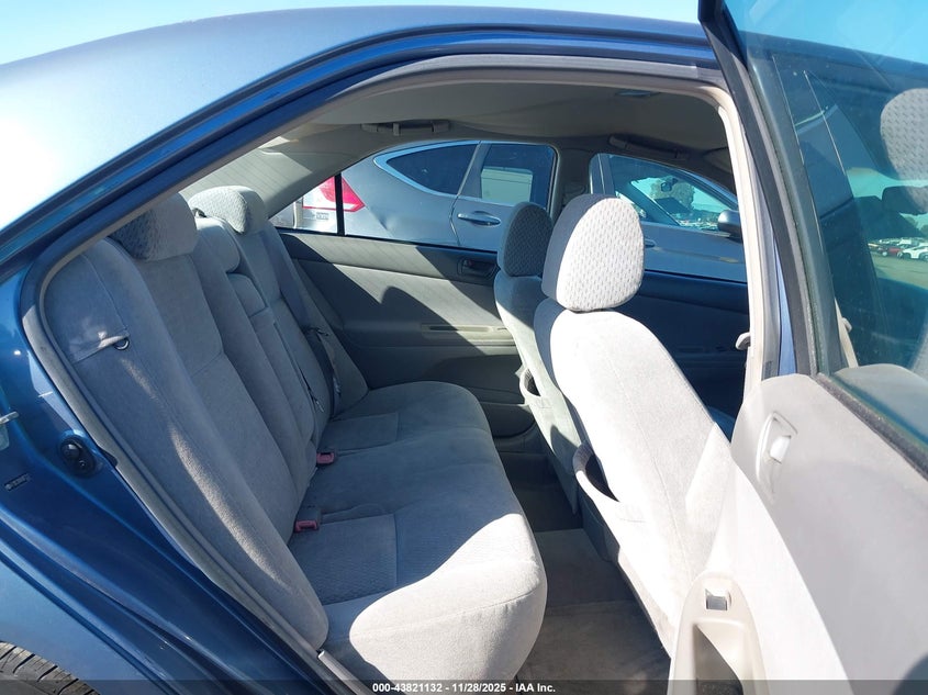 2004 Toyota Camry Le VIN: 4T1BE32KX4U877017 Lot: 43821132