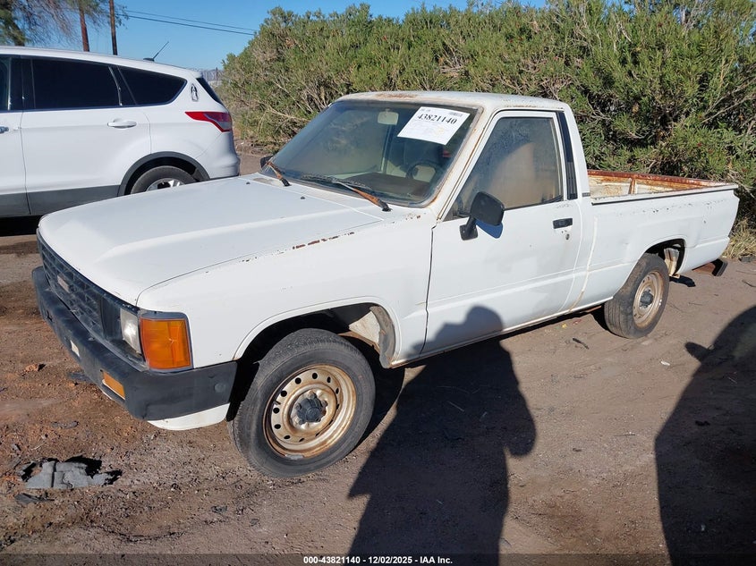 JT4RN50R4F0080173 1985 TOYOTA PICKUP photo no. 2