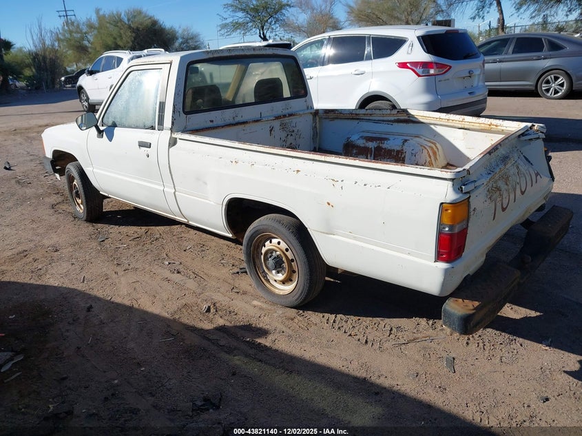 JT4RN50R4F0080173 1985 TOYOTA PICKUP photo no. 3
