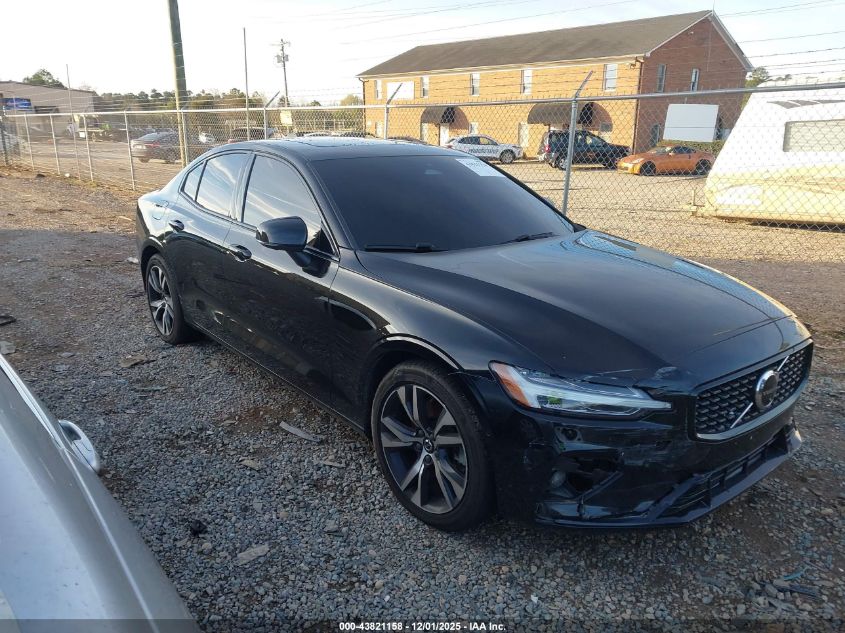 VOLVO S60 B5 PLUS DARK THEME