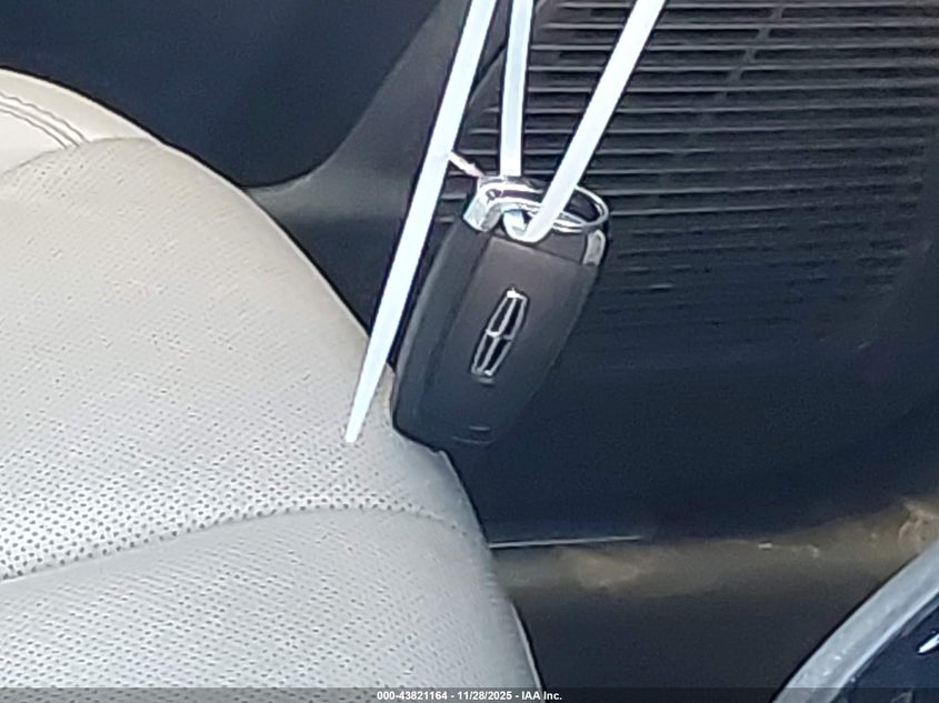 2022 Lincoln Corsair Standard VIN: 5LMCJ1D9XNUL05491 Lot: 43821164