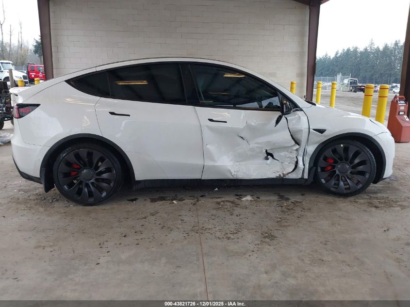 2022 Tesla Model Y Performance Dual Motor All-Wheel Drive VIN: 7SAYGDEF8NF462255 Lot: 43821726