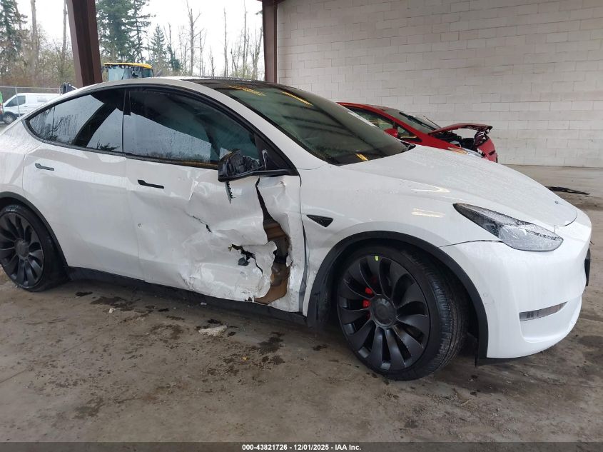 2022 Tesla Model Y Performance Dual Motor All-Wheel Drive VIN: 7SAYGDEF8NF462255 Lot: 43821726