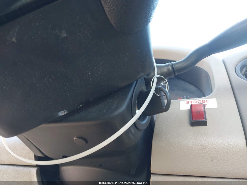 2007 Ford F-150 Stx/Xl/Xlt VIN: 1FTRF12W77NA77393 Lot: 43821811