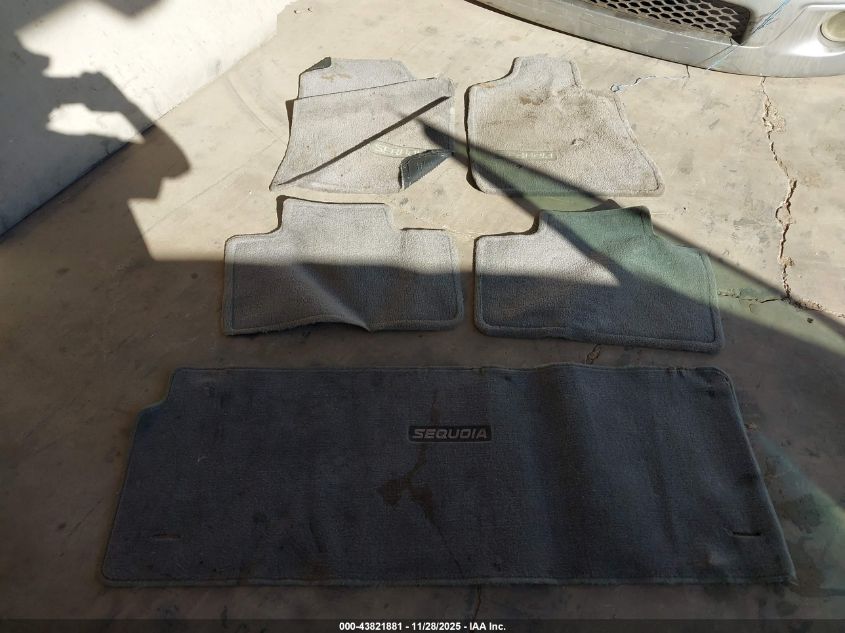 2007 Toyota Sequoia Limited V8 VIN: 5TDZT38A77S288667 Lot: 43821881