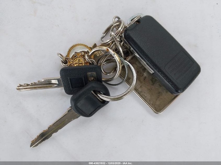 1993 Chevrolet Gmt-400 C1500 VIN: 2GCEC19H0P1117488 Lot: 43821932