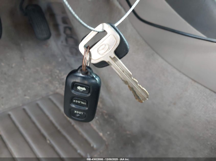 2004 Toyota Camry Le VIN: 4T1BE32K94U261552 Lot: 43822006