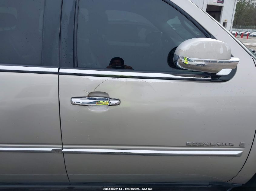 2007 Cadillac Escalade Standard VIN: 1GYFK638X7R174988 Lot: 43822114