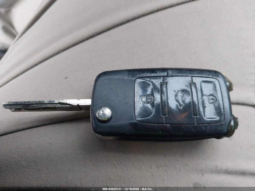 2002 Volkswagen Passat Gls VIN: WVWVD63B12E372673 Lot: 43822131