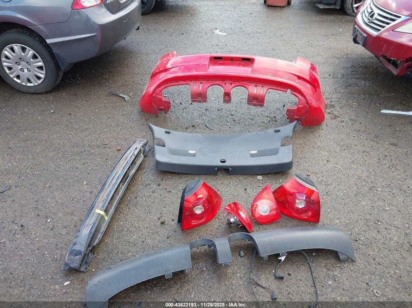 2008 Volkswagen R32 VIN: WVWKC71K48W154647 Lot: 43822193