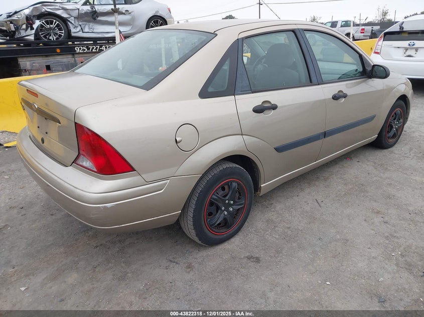 1FAFP33P52W183501 2002 FORD FOCUS photo no. 4